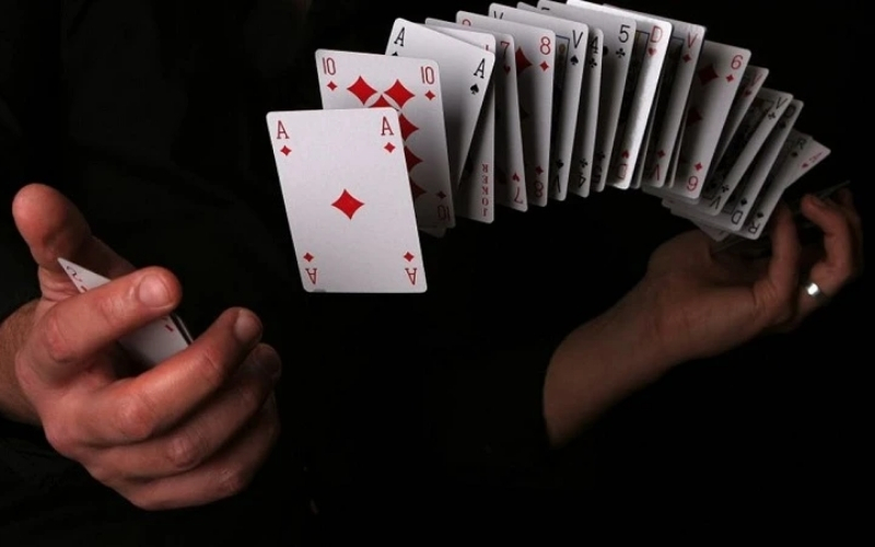 5 kỹ thuật xào bài (Shuffle) vừa chuyên nghiệp vừa đẹp mắt