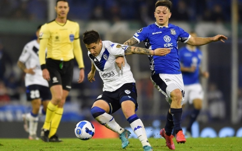 Vélez Sarsfield nỗ lực thay đổi lối đá để cải thiện thứ hạng